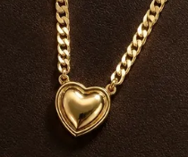 Colar dourado grumet com pingente de coração
